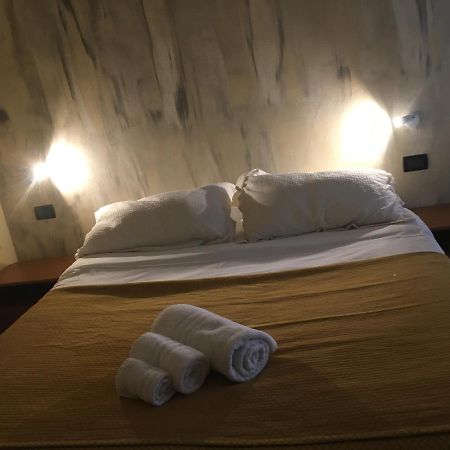 B & B La Guesthouse Poirino Ngoại thất bức ảnh