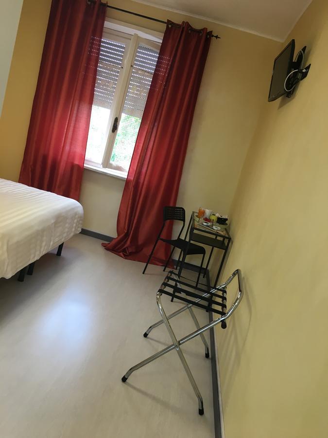 B & B La Guesthouse Poirino Ngoại thất bức ảnh