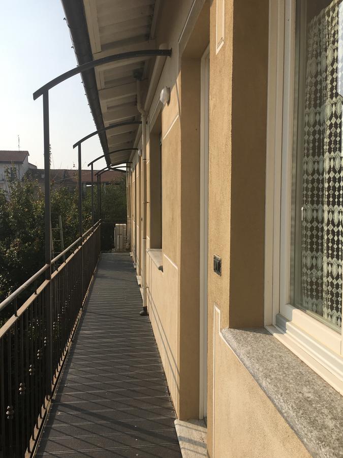 B & B La Guesthouse Poirino Ngoại thất bức ảnh