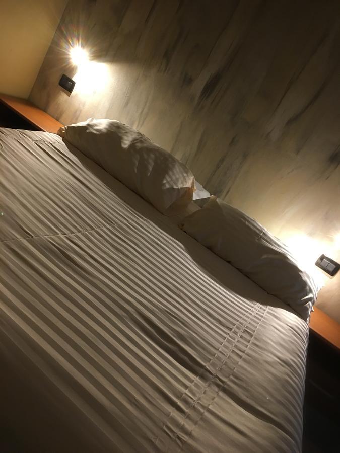 B & B La Guesthouse Poirino Ngoại thất bức ảnh
