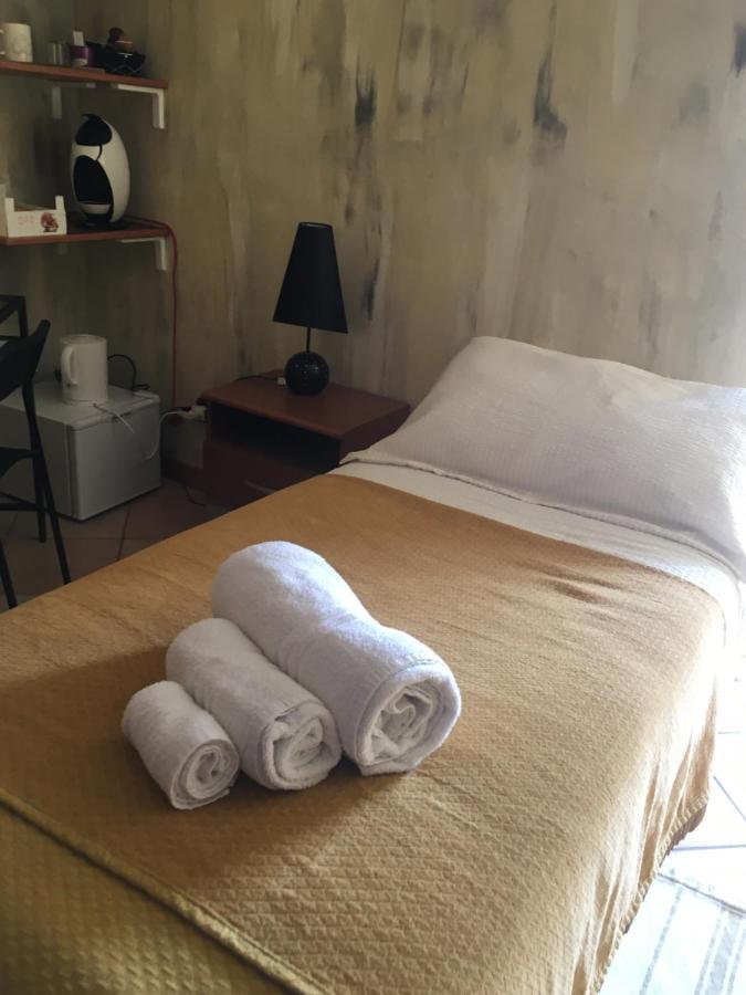 B & B La Guesthouse Poirino Ngoại thất bức ảnh